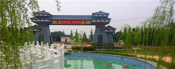 選擇西安漢皇樹葬墓園時(shí)，除了價(jià)格因素，還應(yīng)該考慮哪些因素？