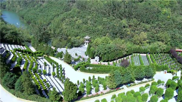 在壽陽山墓園辦理安葬禮儀服務(wù)時(shí)，家屬需要準(zhǔn)備哪些材料，并遵循哪些流程？