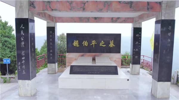 如果我想乘坐直達的公交車到達西安壽陽山墓園，應該在哪里乘坐？