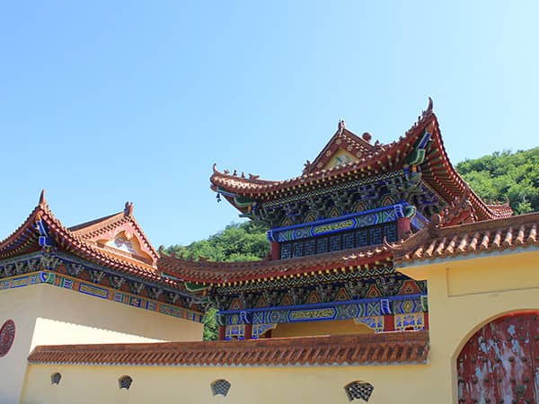 西安壽陽山墓園的“代客祭掃”服務(wù)具體包括哪些內(nèi)容，如何確保祭掃活動(dòng)的莊重與真摯？