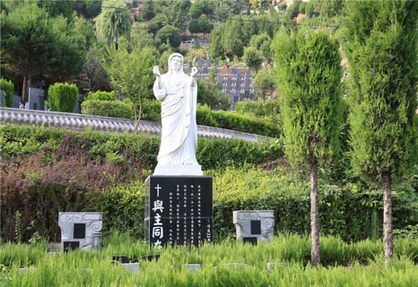 如果家屬在西安壽陽山墓園內違反了保護環(huán)境的規(guī)定，可能會面臨哪些后果？