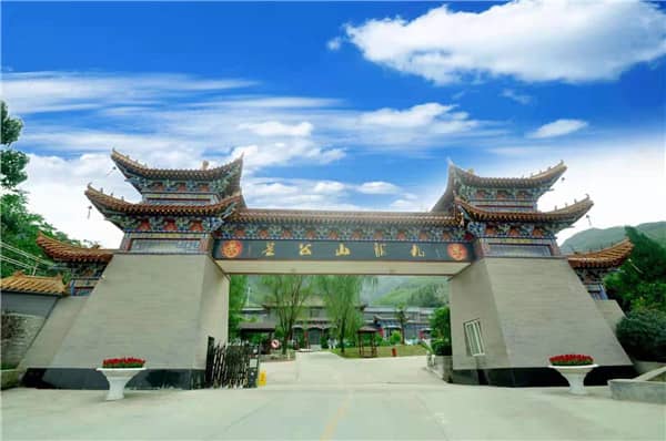西安九龍山墓園的朝向是怎樣的？這對墓園的環(huán)境和風水有何影響？