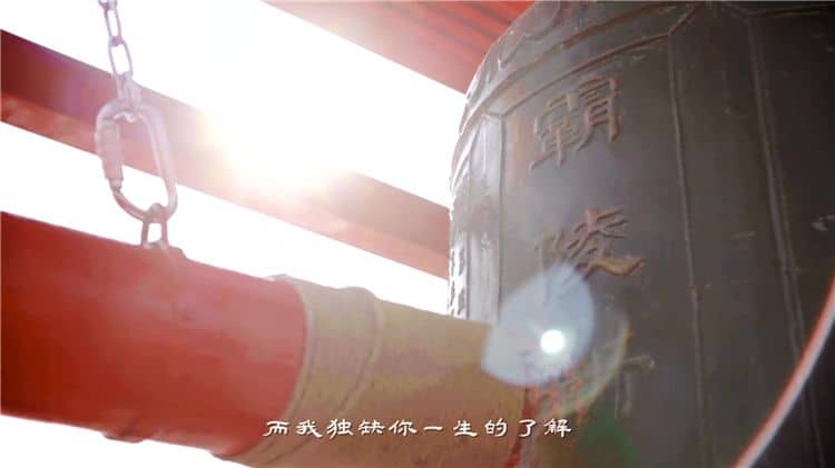 在清明節(jié)期間，西安霸陵墓園面臨哪些挑戰(zhàn)，并為此提出了哪些建議以緩解這些挑戰(zhàn)？