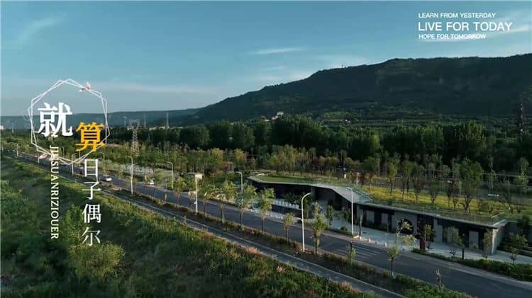 西安霸陵墓園新區(qū)的環(huán)境特色是什么，為什么它是安葬親人的理想場所？