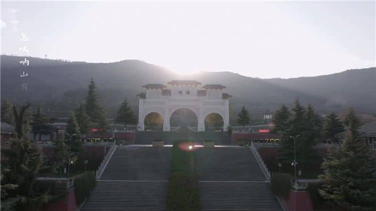 前往西安霸陵墓園祭掃，除了自駕外還有哪些便捷的公共交通方式？