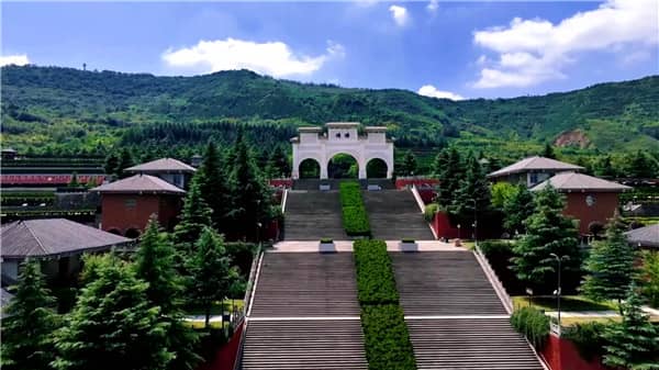 西安霸陵墓園，地址：陜西省西安市灞橋區毛西公路
