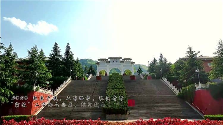 如何獲取霸陵公墓的相關信息，如位置、環境、風水等？