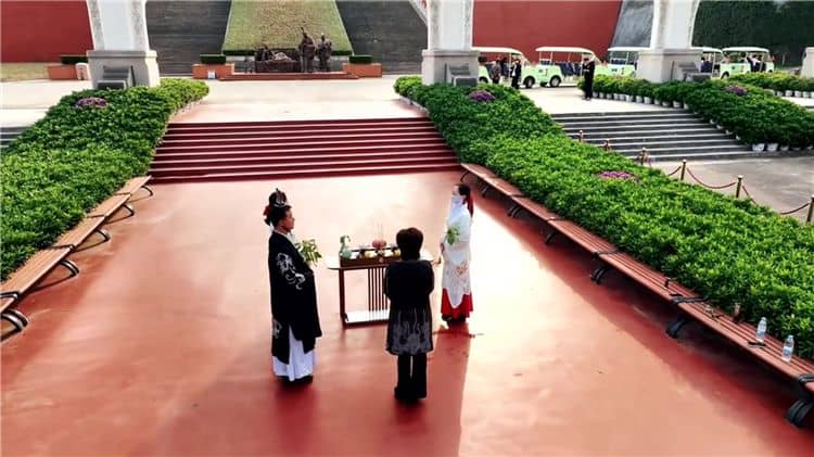 西安霸陵墓園新區(qū) 氣勢宏偉西安霸陵墓園新區(qū),真正的安息之地