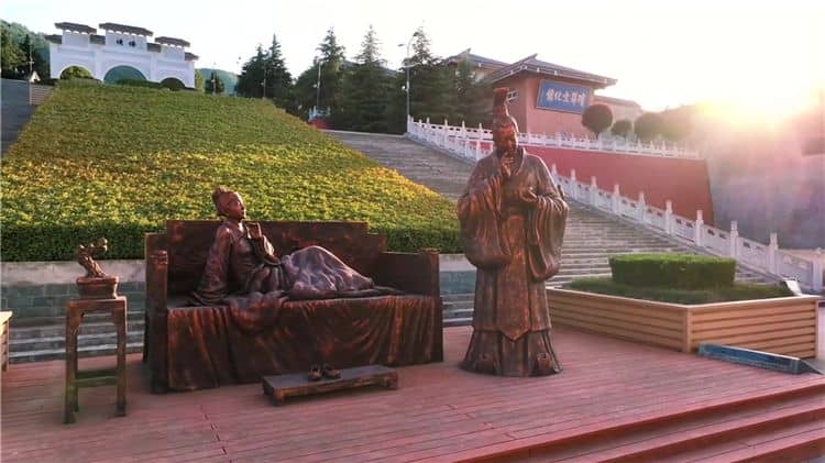 西安霸陵墓園草坪墓:綠色生態(tài)與人文紀念的完美結(jié)合