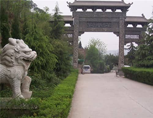 西安高橋墓園主要提供哪些類型的墓地？其價格區(qū)間大致如何？